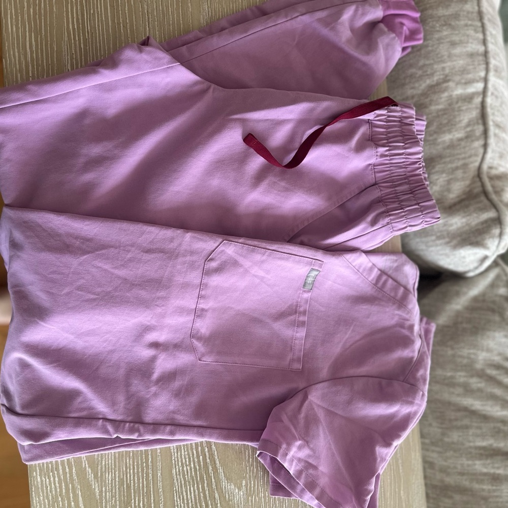 Figs Lavender V-Neck & jogger Scrub set